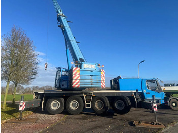Crane truck