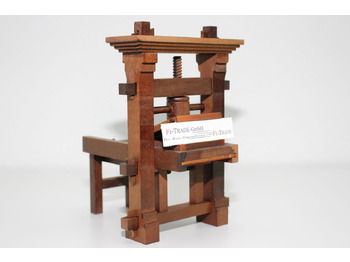 Paper cutting machine