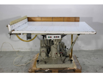 Paper cutting machine