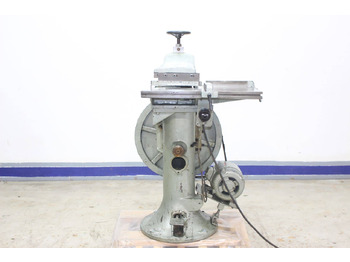 Paper cutting machine