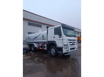 Tank truck SINOTRUK HOWO