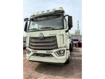 Tractor unit SINOTRUK HOWO