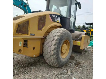 Road roller CATERPILLAR