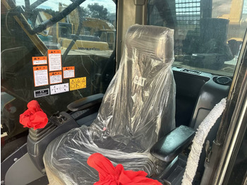 Crawler excavator CAT 320D: picture 4