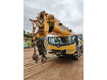 Mobile crane XCMG