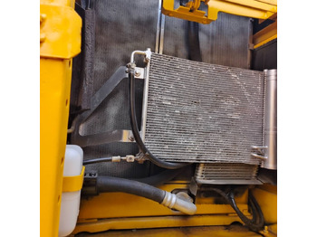 Crawler excavator Komatsu PC 200-8: picture 4