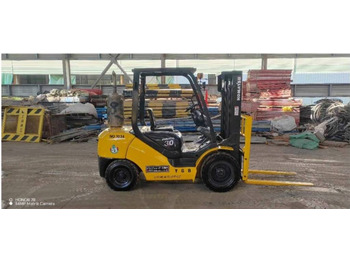 Diesel forklift TCM
