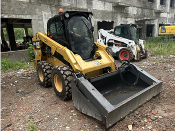 Skid steer loader Caterpillar 246D: picture 4