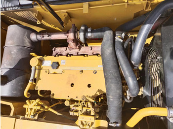 Crawler excavator CATERPILLAR 320D: picture 4