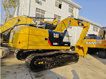 Crawler excavator CATERPILLAR 320D: picture 2