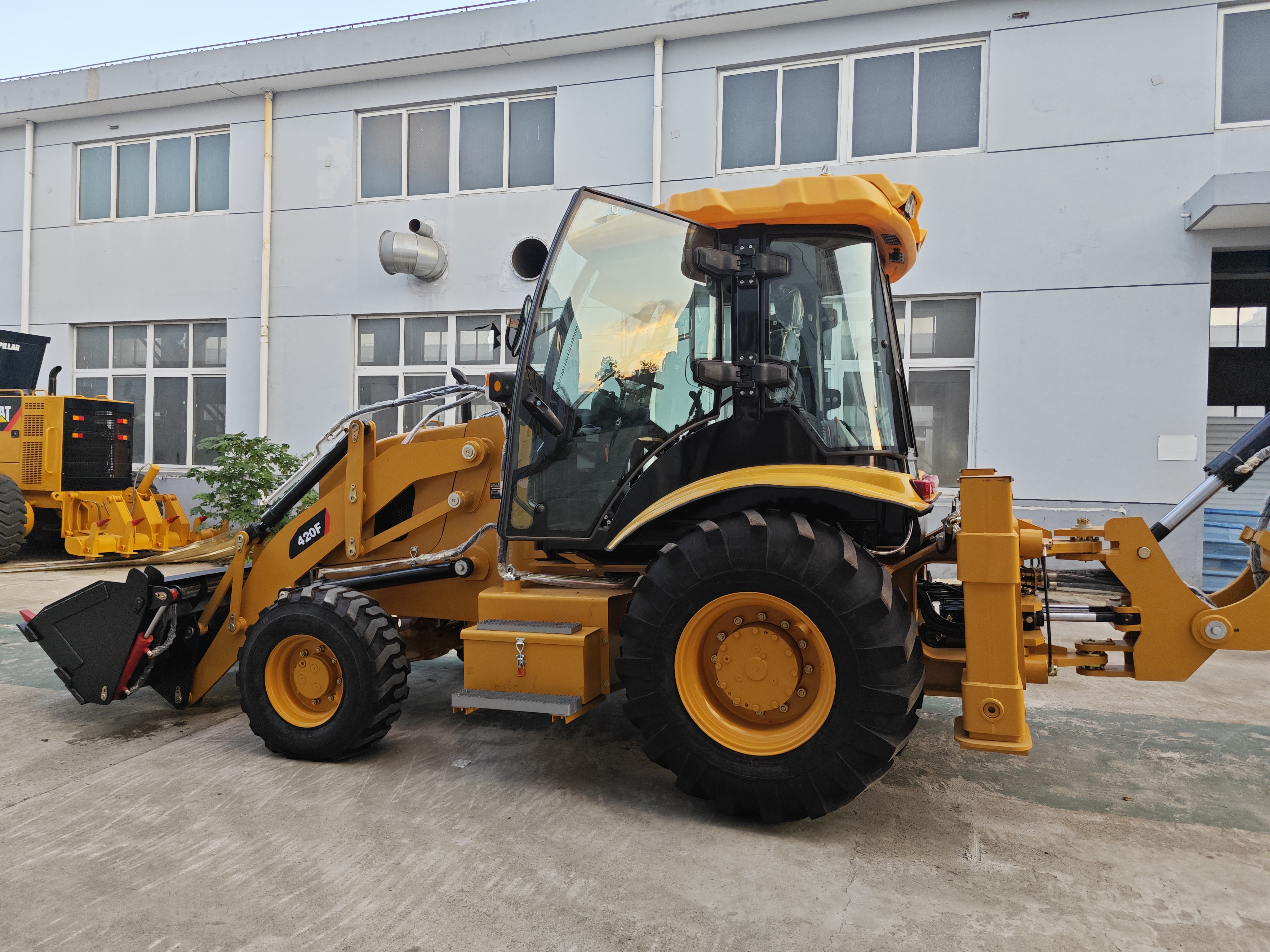 Backhoe loader CATERPILLAR 420F