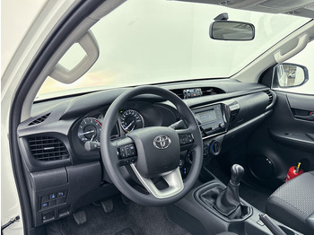 Pickup truck Toyota Hilux 2.4 D-4D Comfort 4x4 Xtra Cab NIEUW 3500KG Trekgewicht Cruise Control Airco: picture 5