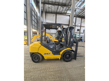 Diesel forklift Komatsu FD30 Forklift: picture 2