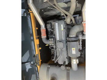 Crawler excavator Hyundai 305LC: picture 4