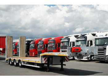 Low loader semi-trailer