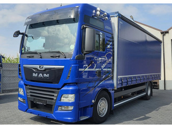 Curtainsider truck MAN TGX