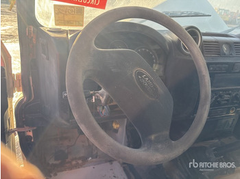 SUV 2010 Land Rover Defender (Inoperable) SUV: picture 5