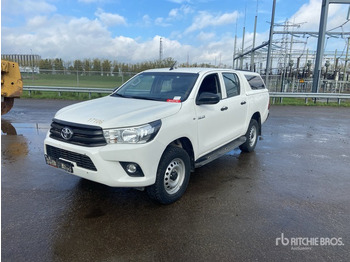 Pickup truck TOYOTA Hilux