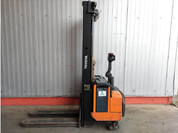 Stacker TOYOTA