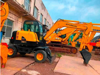 Wheel excavator HYUNDAI