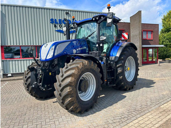 Farm tractor NEW HOLLAND T7