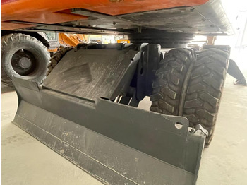 Wheel excavator DOOSAN DX210: picture 5