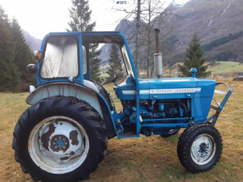 Farm tractor FORD