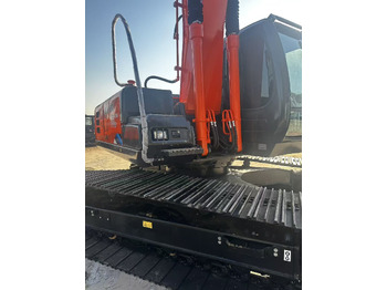 Excavator HITACHI ZX210: picture 4