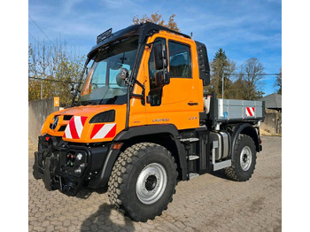 Snow removal vehicle UNIMOG