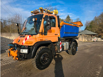 Snow removal vehicle UNIMOG U500