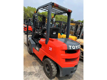 Diesel forklift TOYOTA