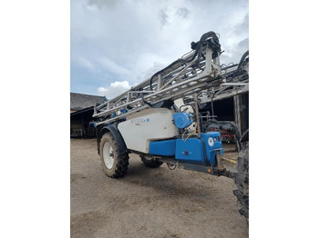 Trailed sprayer