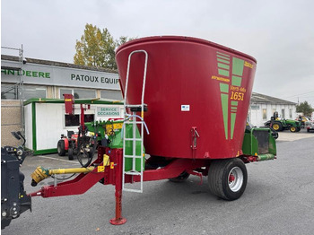 Forage mixer wagon STRAUTMANN