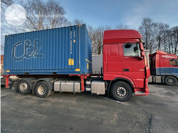 Container transporter/ Swap body truck DAF XF 530: picture 3