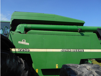 Combine harvester JOHN DEERE 2258