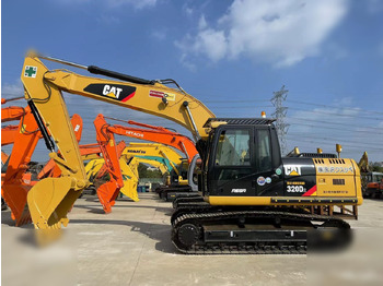Crawler excavator CATERPILLAR 320D2: picture 5