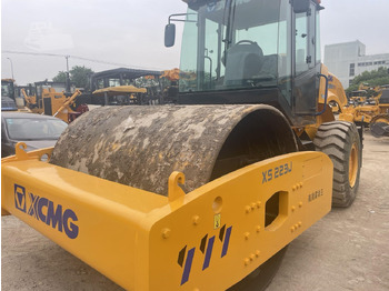 Roller XCMG XS223J