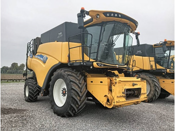 Combine harvester NEW HOLLAND CR series