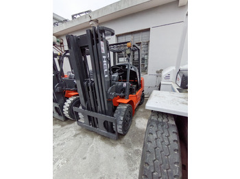 Diesel forklift HELI 35: picture 4