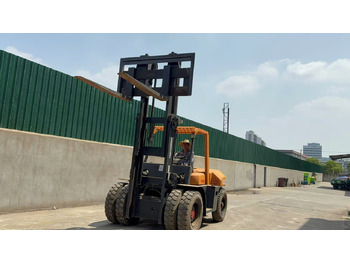 Diesel forklift TCM