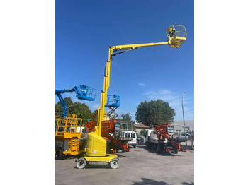 Vertical mast lift JLG
