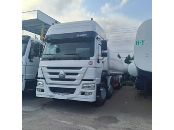 Tank truck SINOTRUK HOWO