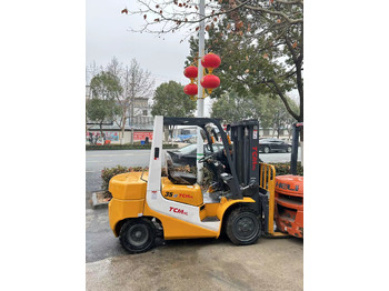 Diesel forklift TCM