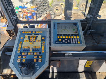 Asphalt paver VOLVO TITAN 6870: picture 5