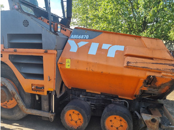 Asphalt paver VOLVO TITAN 6870: picture 2