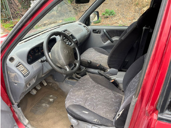 Car Nissan: picture 5