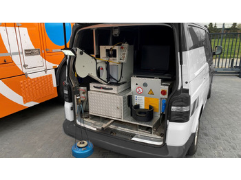 Vacuum truck
