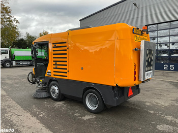 Road sweeper Ravo 540 with 3-rd brush: picture 4