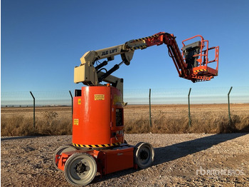 Articulated boom JLG