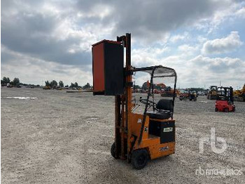 Electric forklift OM